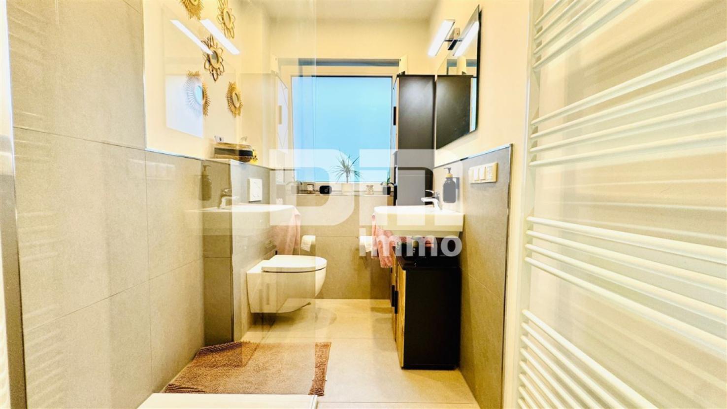EG Badezimmer / Dusche / Handtuchwärmer