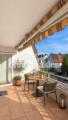 Balkon mit Markise