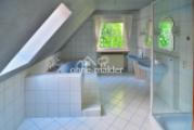 2 Waschbecken, Wanne, Dusche..