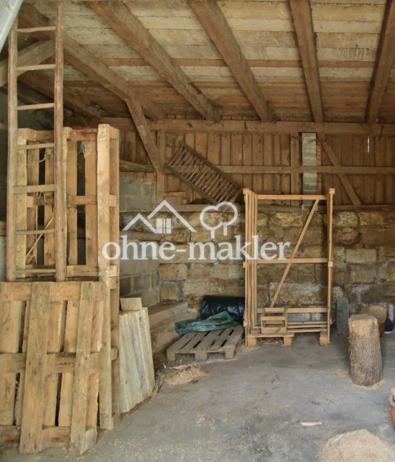 Scheune, innen Sandstein/ Holz