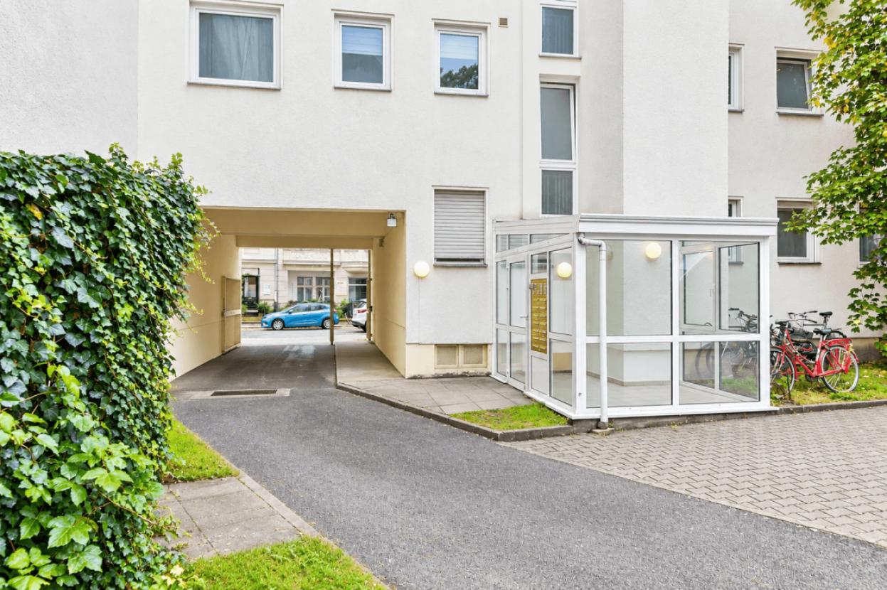 Außenansicht mit Hof