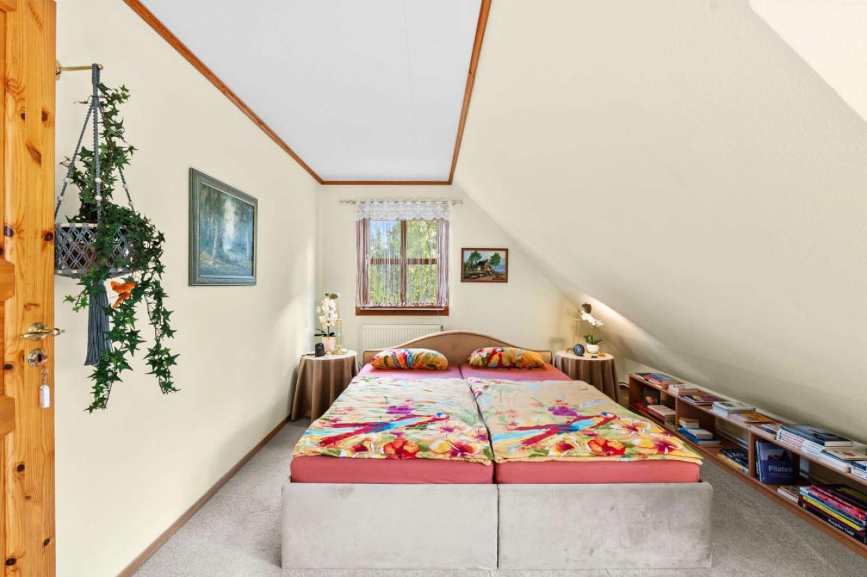 Großes Schlafzimmer