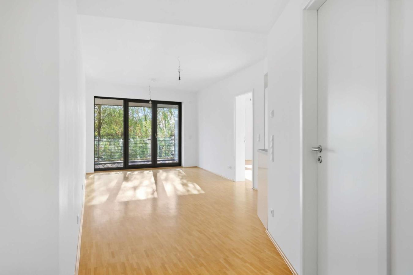 Wohnzimmer mit Balkonzugang