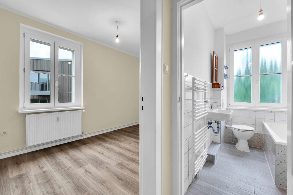Wohnbereich mit Badezimmer