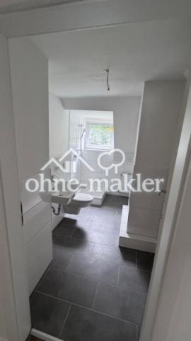 Badezimmer, neu gefliest (baug