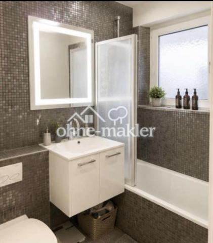 Badezimmer mit Badewanne