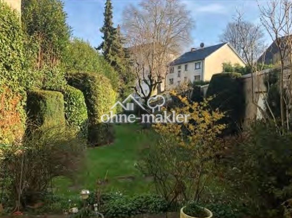 Großer, ruhiger Garten