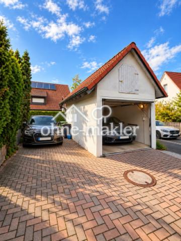 Garage und Stellplatz