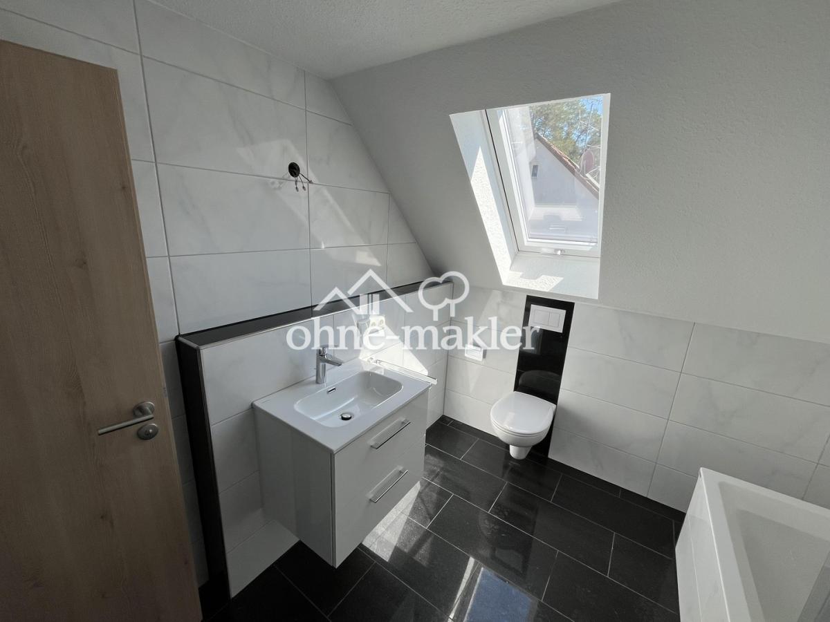 Badezimmer m . Duschwanne