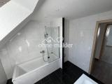 Bad m. Duschbadewanne 