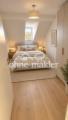 Schlafzimmer mit Möbeln