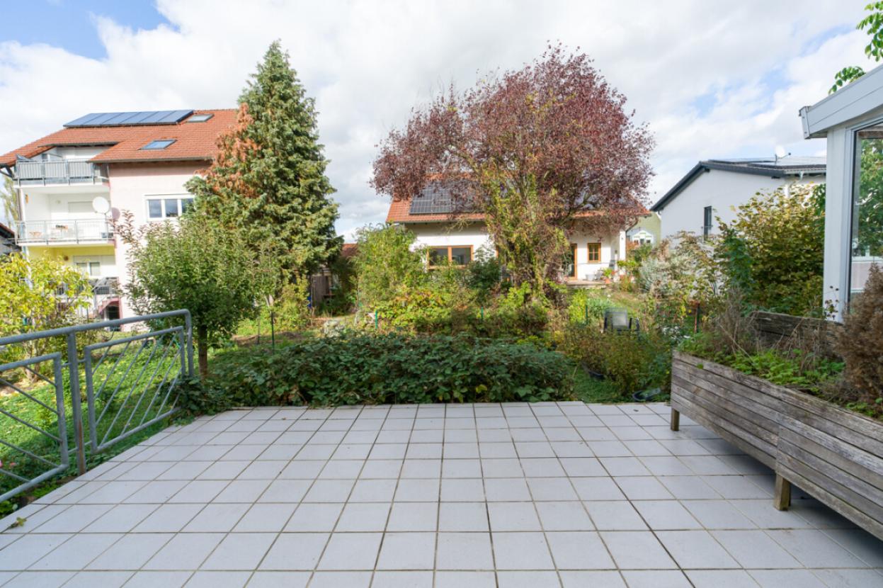 Terrase mit Zugang zum Garten