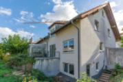 Ansicht mit Garage