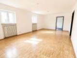 Wohnzimmer Blick zur Küche 
