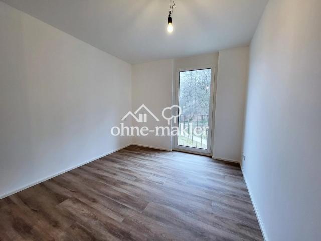 Schlafzimmer mit angrenzender