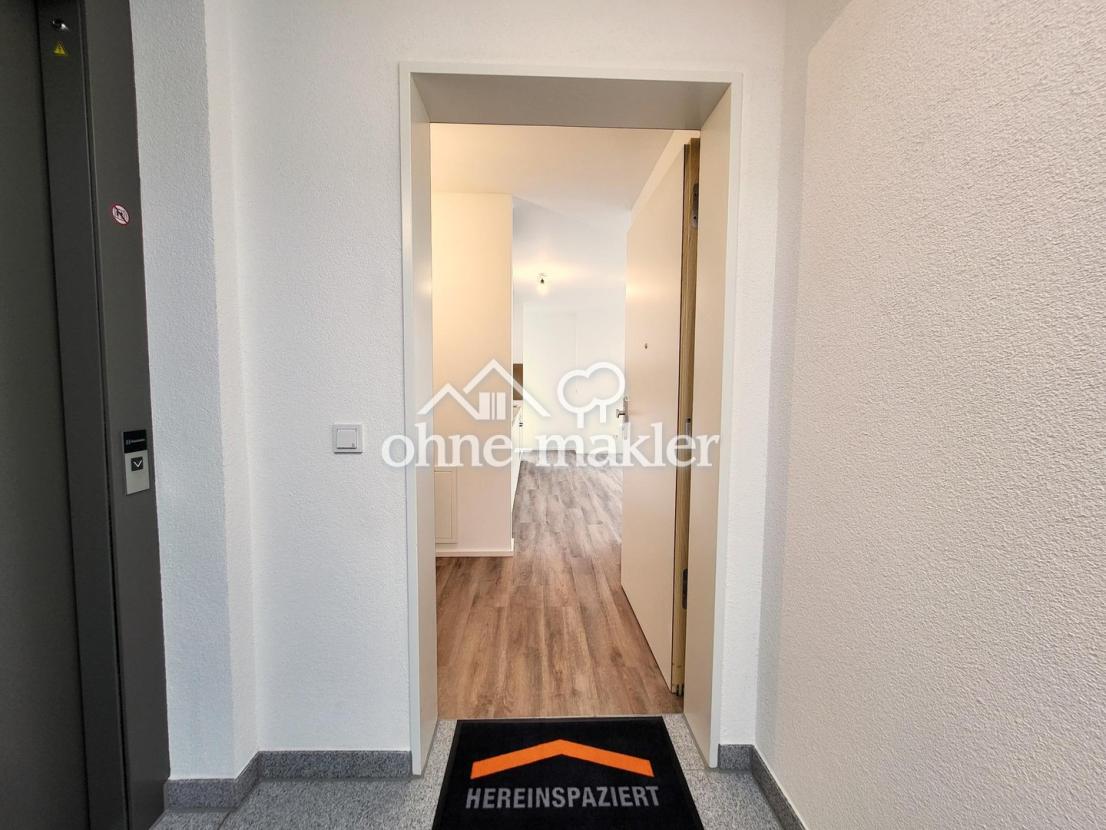 Diele mit Aufzug direkt an der
