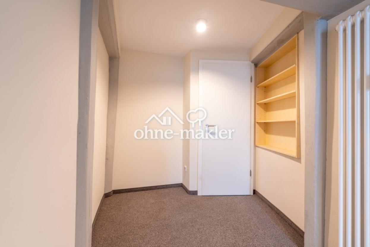 1. OG – Zimmer mit Tür