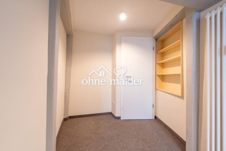 1. OG – Zimmer mit Tür