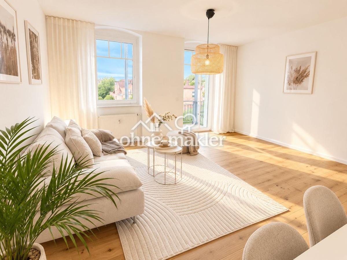 Wohn-/Essbereich mit Balkon