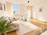 Wohn-/Essbereich mit Balkon