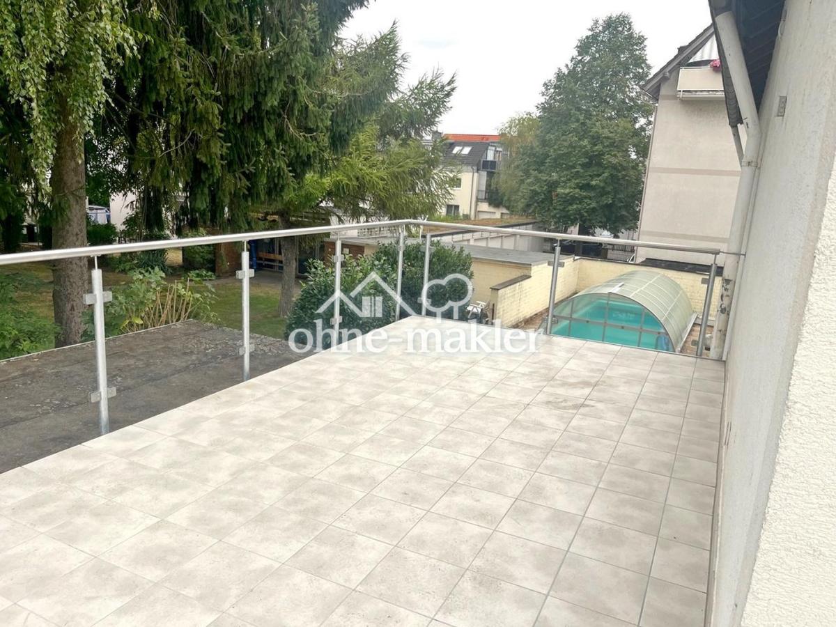 ..mit Balkon