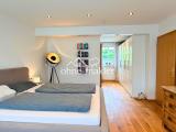 Schlafzimmer mit Duschbad