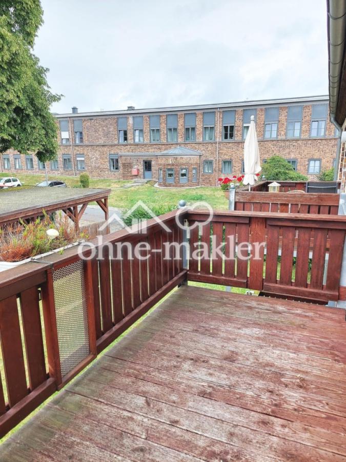 Blick v. Balkon im 1. OG