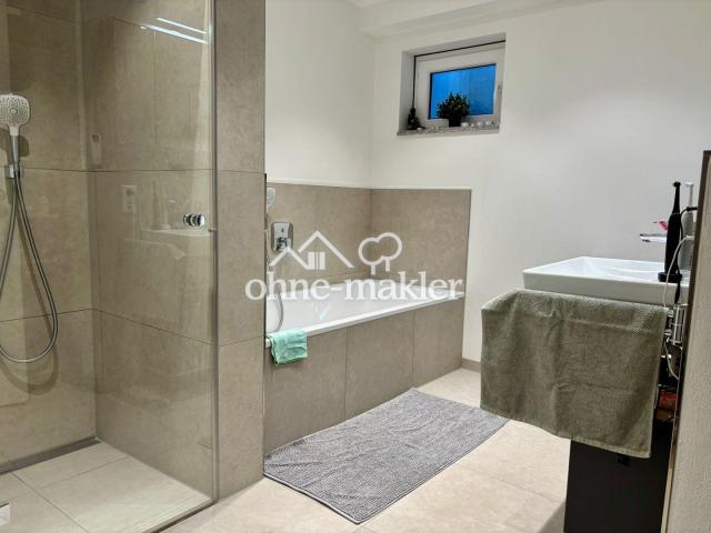 Großes Badezimmer