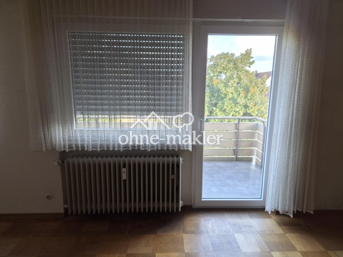 Wohnbereich zum Balkon hin