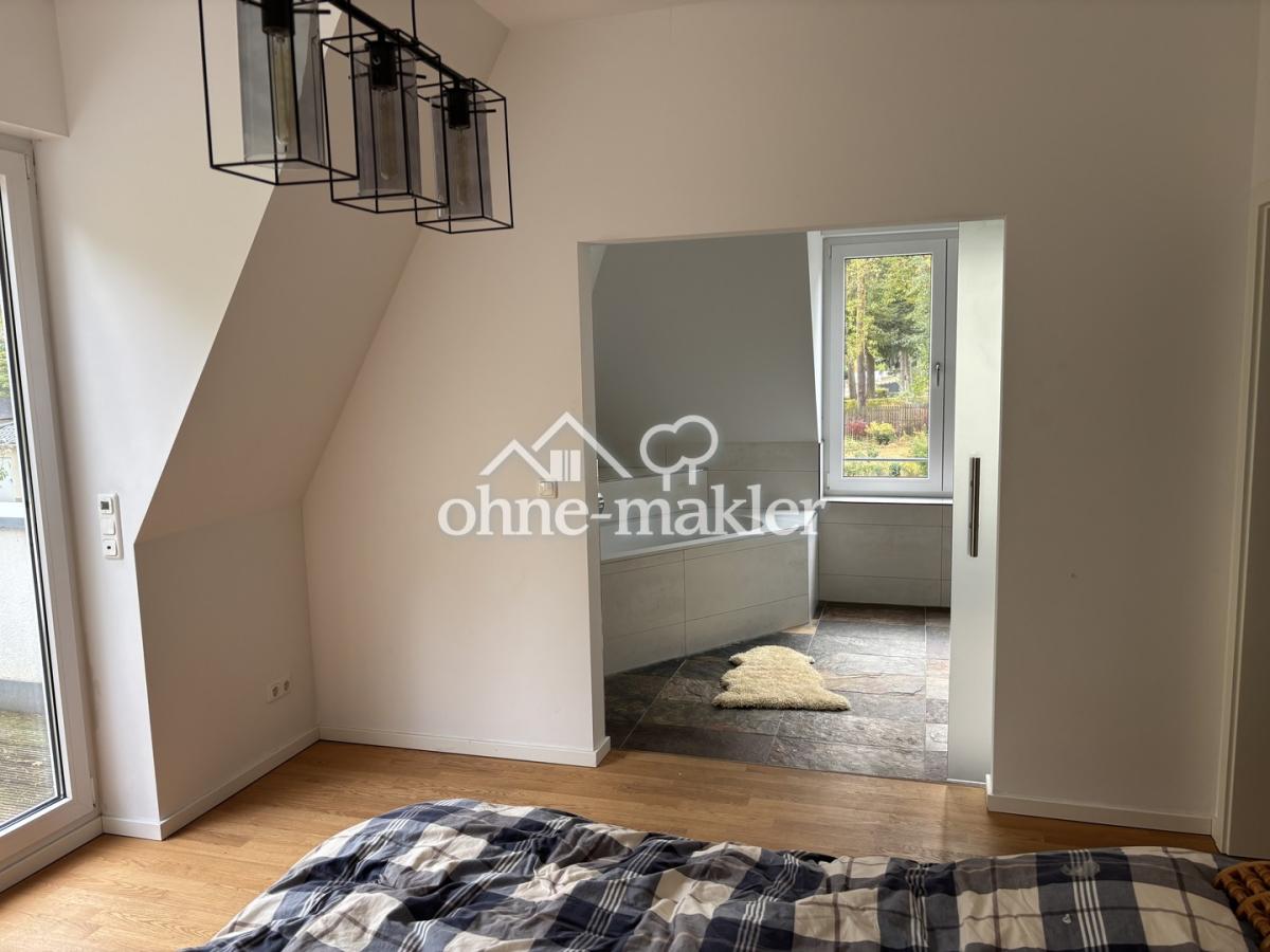 Schlafzimmer_Eltern_Bad-Blick