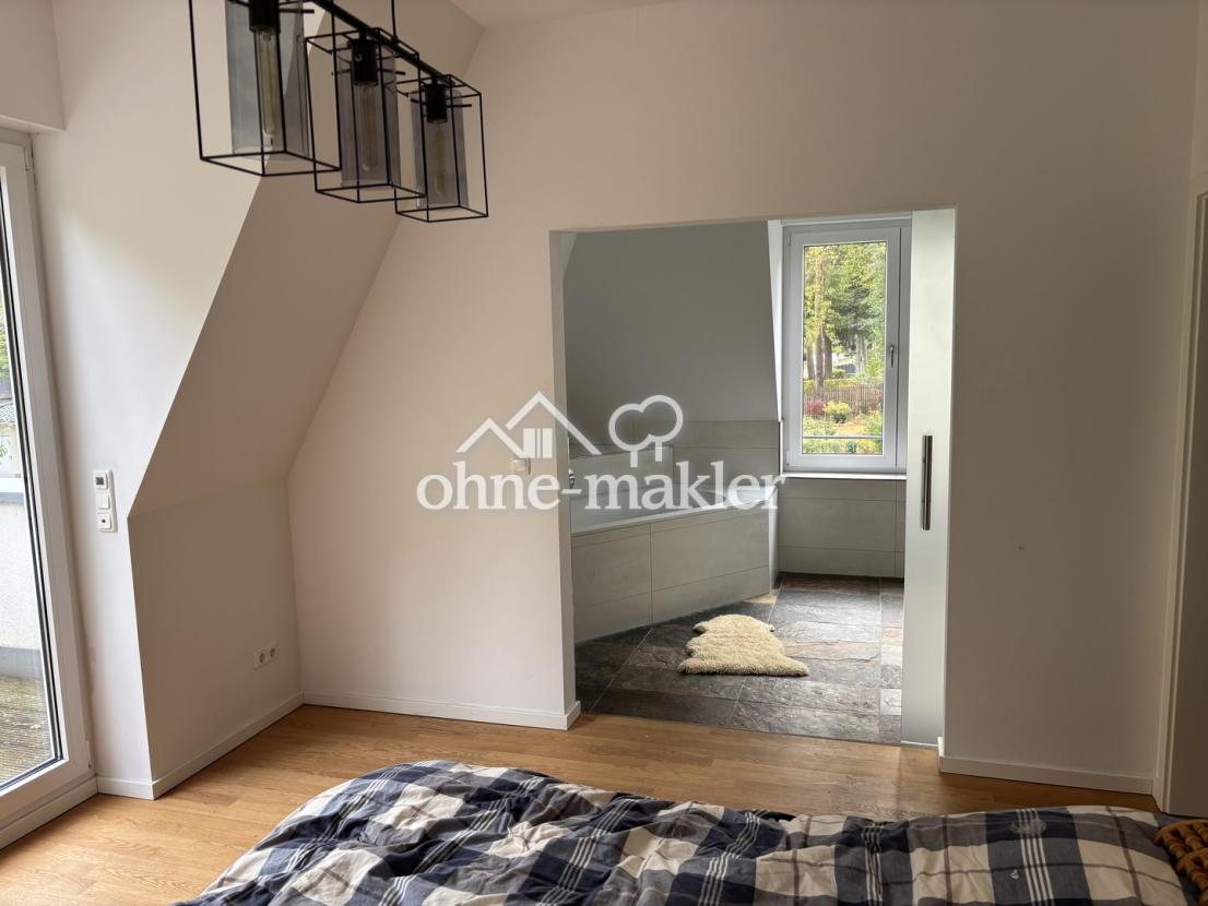 Schlafzimmer_Eltern_Bad-Blick