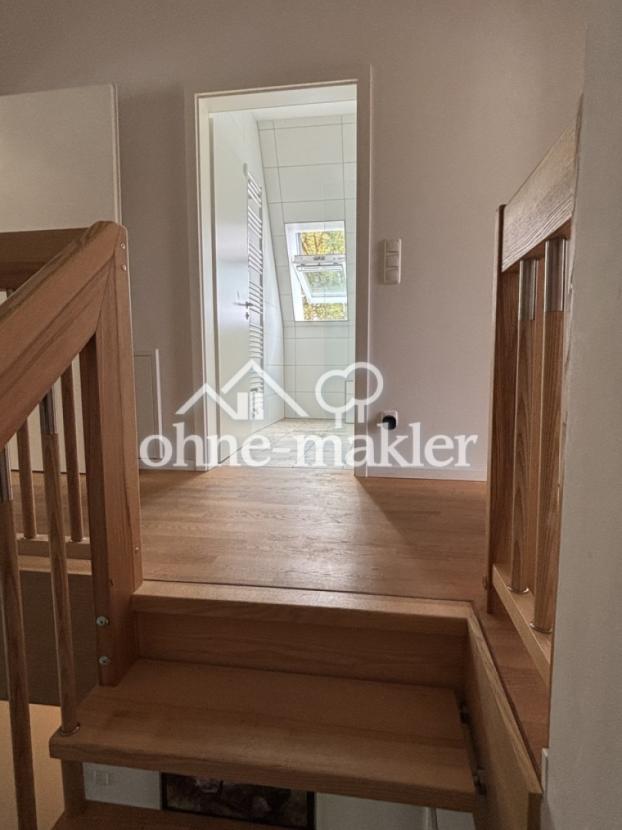Flur_OG_Duschbad_von_Treppe