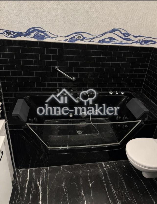 Badewanne mit Glasfront