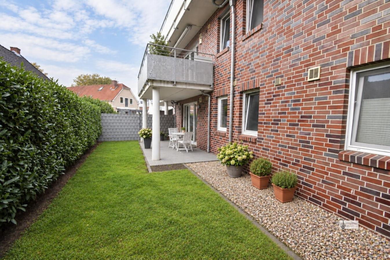 Terrasse mit Gartenblick (2)