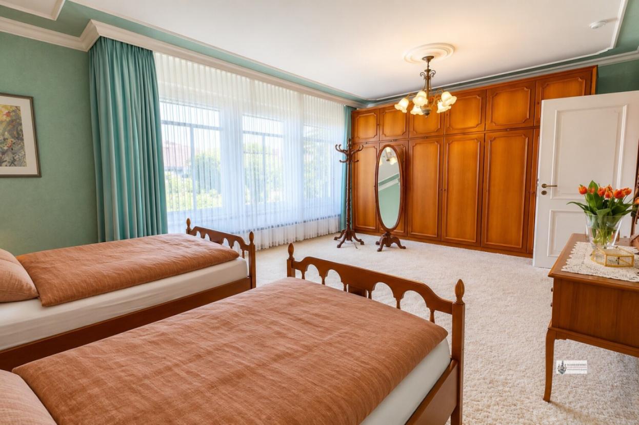 Schlafzimmer mit Einbauschrank