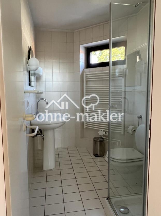 Erstes Bad mit Dusche