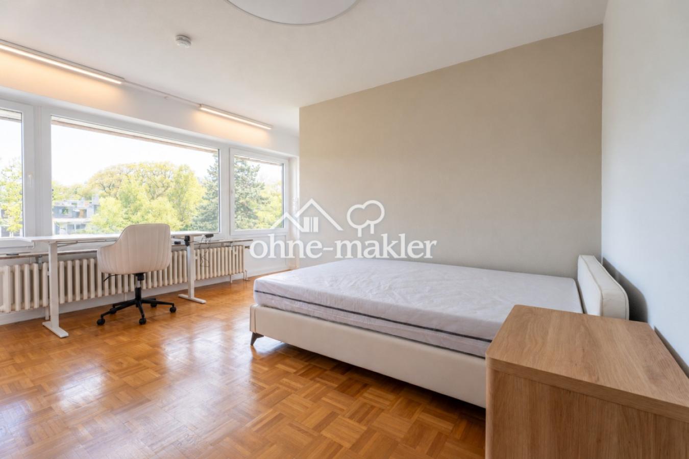 WG-Zimmer mit Balkonzugang