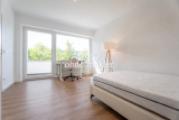 WG-Zimmer mit Balkonzugang