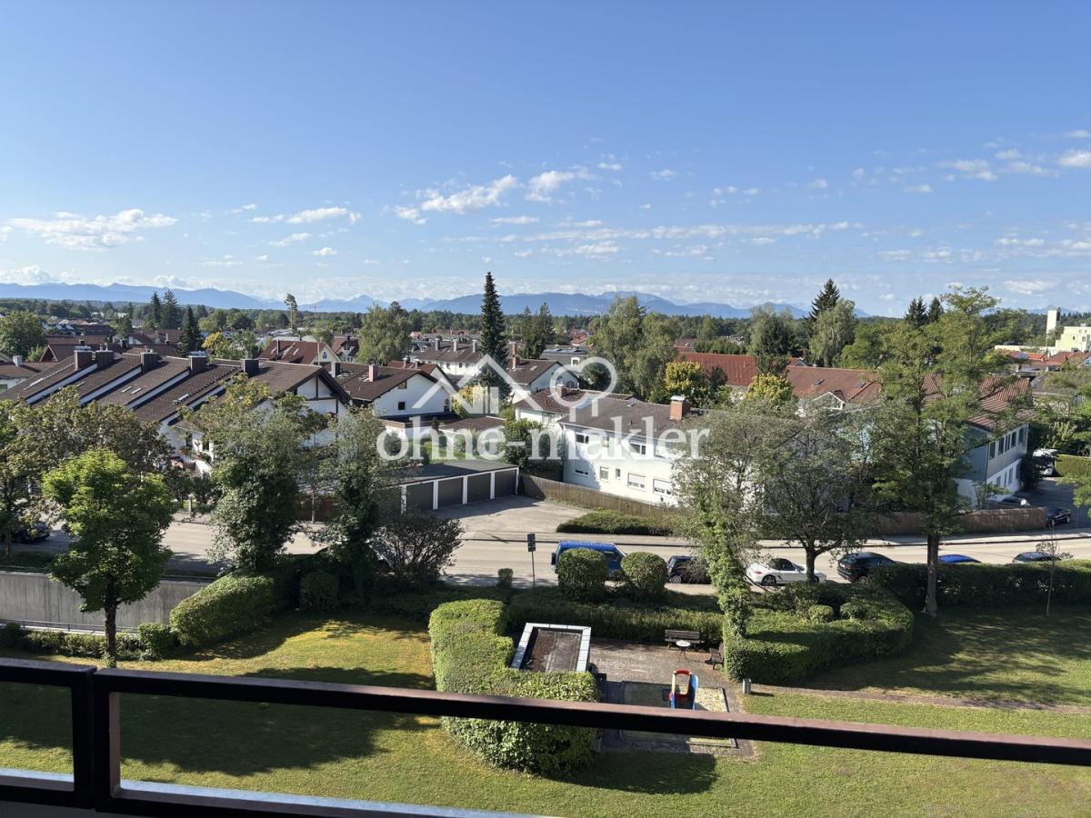Blick vom Balkon auf die Alpen