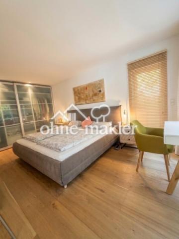 Hauptschlafzimmer mit Schrank