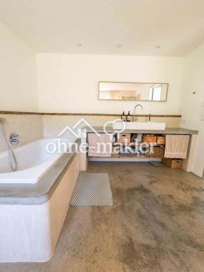 Bad mit Wanne in Tadelaktputz