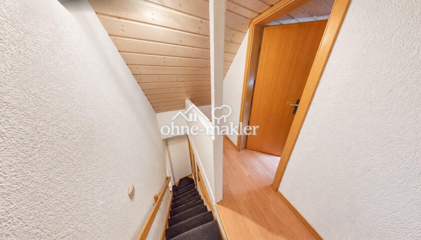 WE 5: Treppe zum DG