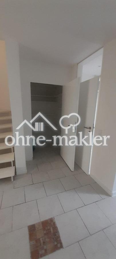 Hausgang EG mit Abstellkammer