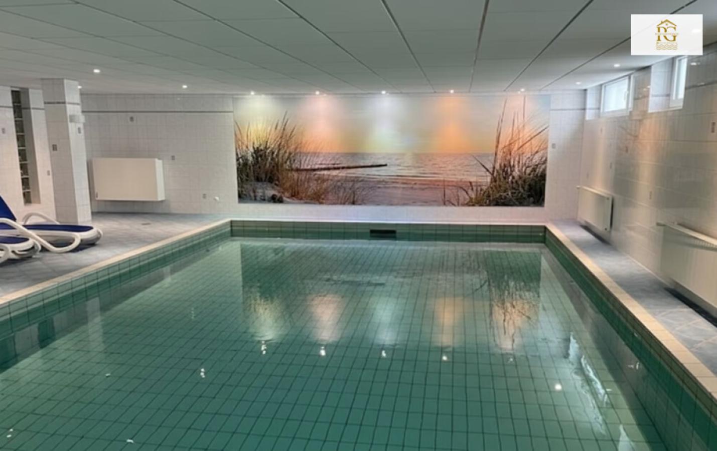 Schwimmbad im Hauptgebäude 