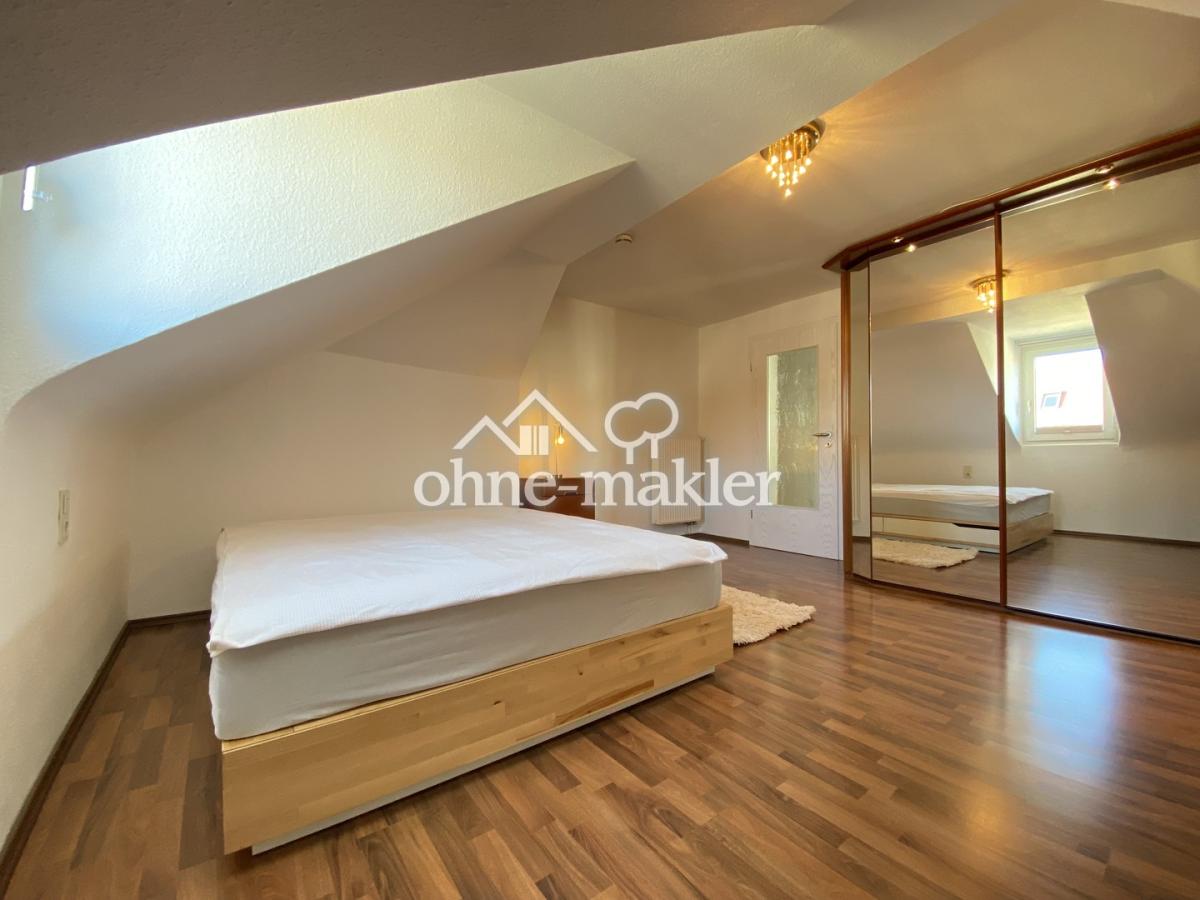 Schlafzimmer mit Einbauschrank
