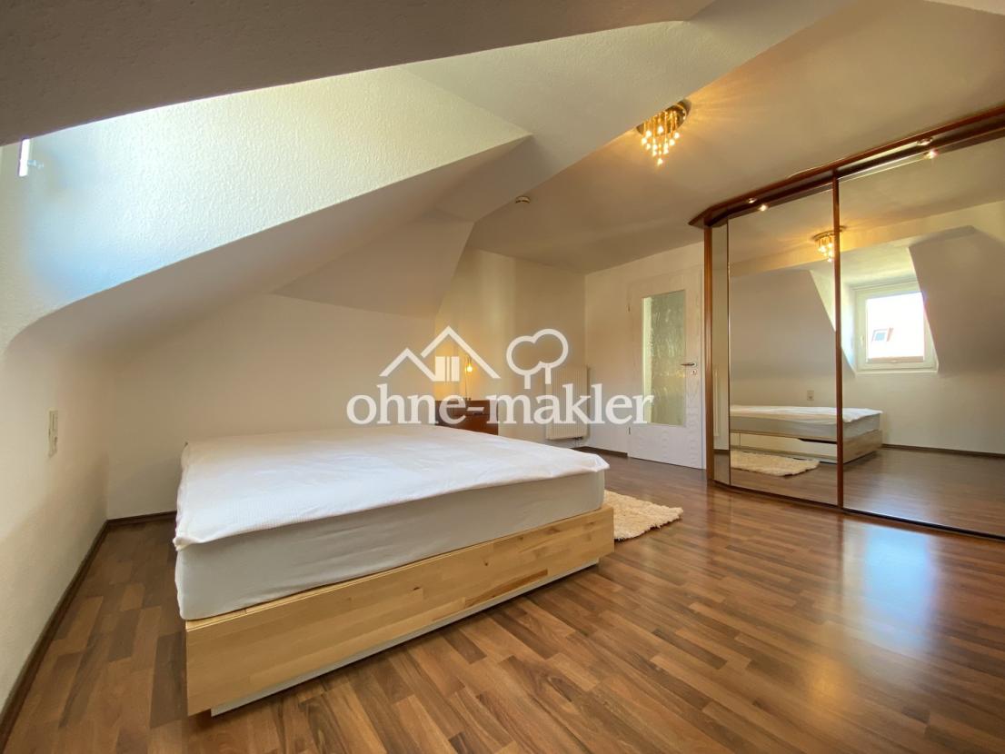 Schlafzimmer mit Einbauschrank