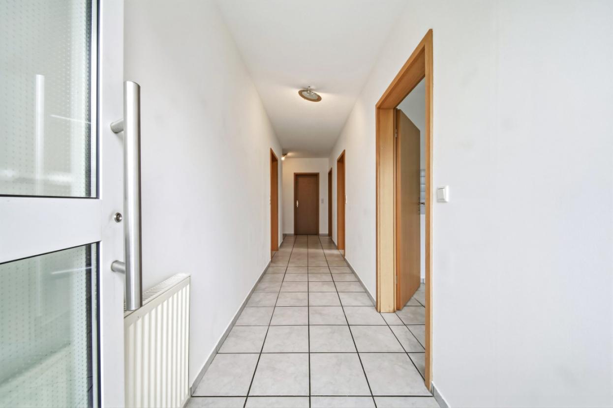 Hauseingang und Diele im Erdgeschoss