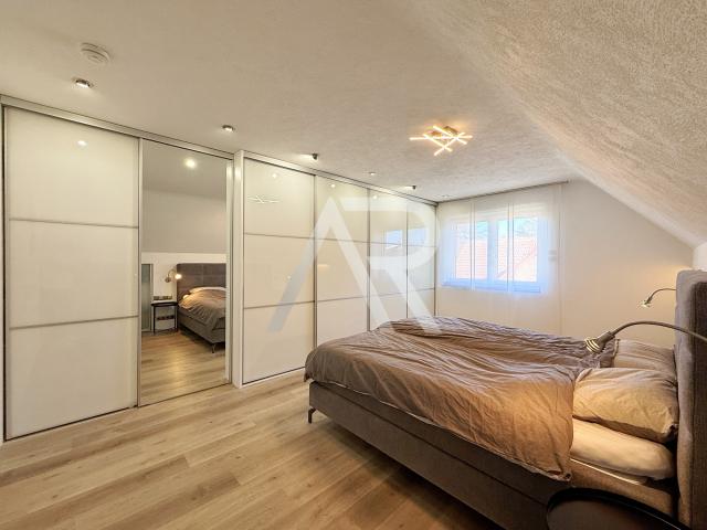 OG Schlafzimmer mit begehbarem Kleiderschrank