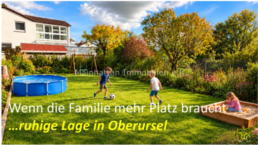Kinder spielen im Garten