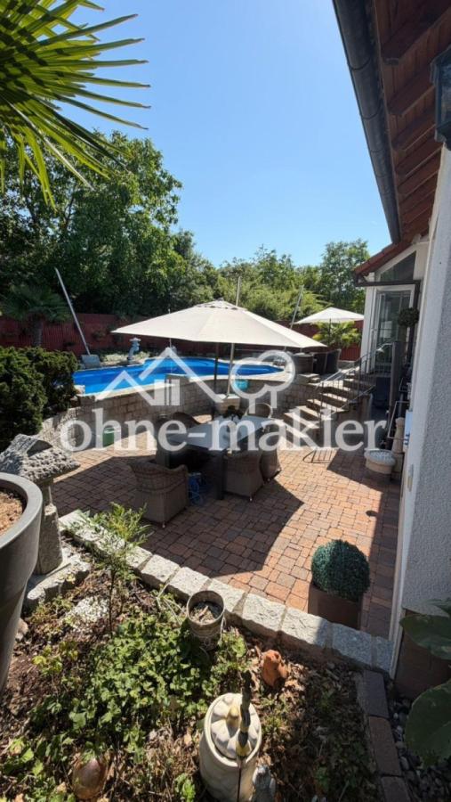 Terrasse mit Pool